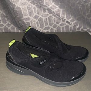 Bzees walking shoes